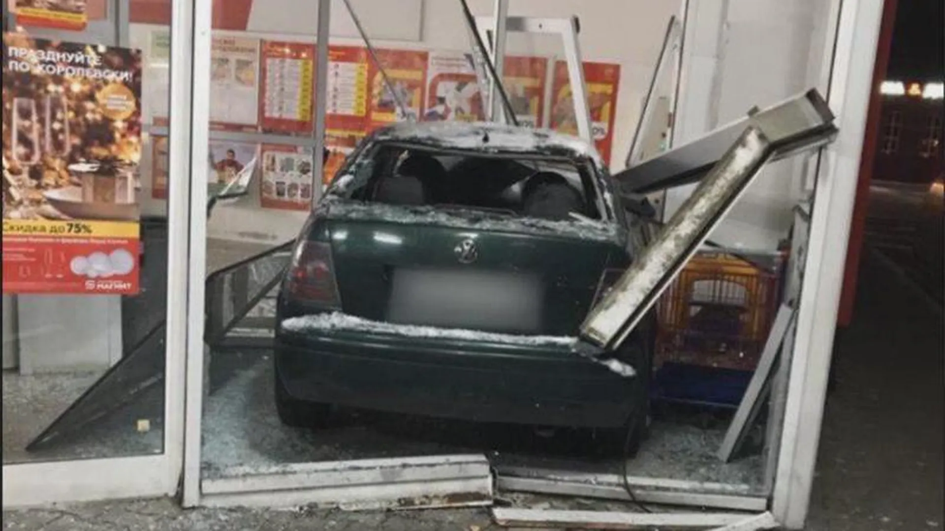 Пьяный водитель протаранил супермаркет в Солнечногорске