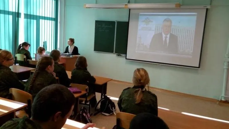 Накануне Дня защитника Отечества для российских школьников провели «Урок мужества»