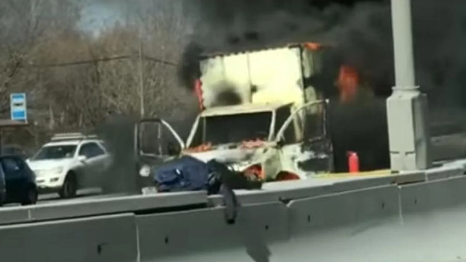 В Котельниках загорелся грузовик во время движения