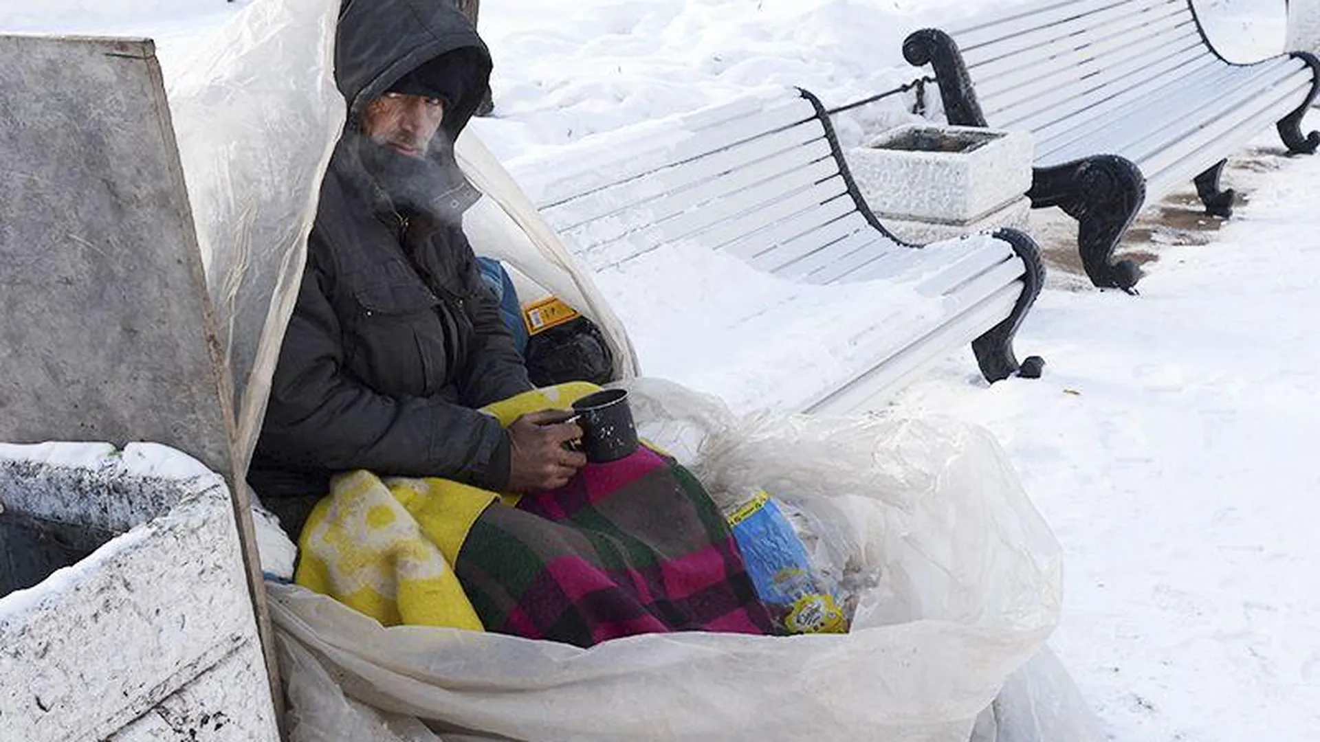 «Они не идиоты и не ждут смерти от холода»: координатор НКО рассказала, что делают бездомные зимой
