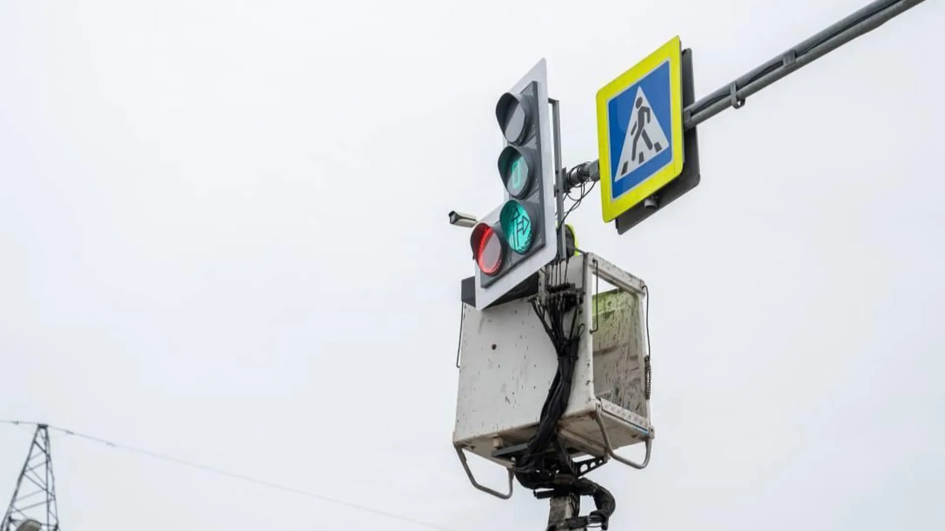Работы по модернизации шести светофоров провели в Московской области за неделю