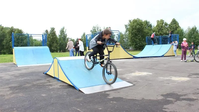 В Сергиево-Посадском округе построили скейт-парк за пять миллионов рублей по просьбе местных школьников 