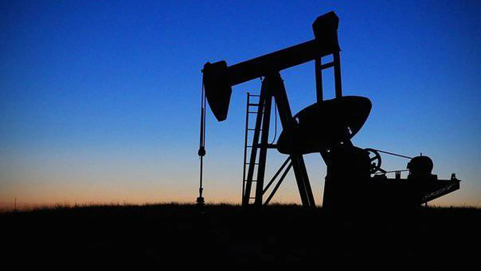 Нефтяному пятну у Новороссийска предсказали исчезновение к концу дня