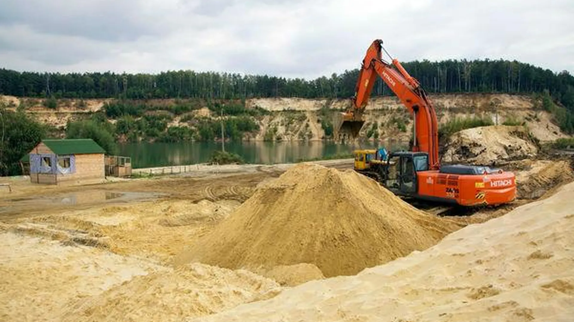 Песок незаконно добывали в рыбном хозяйстве Коломенского района