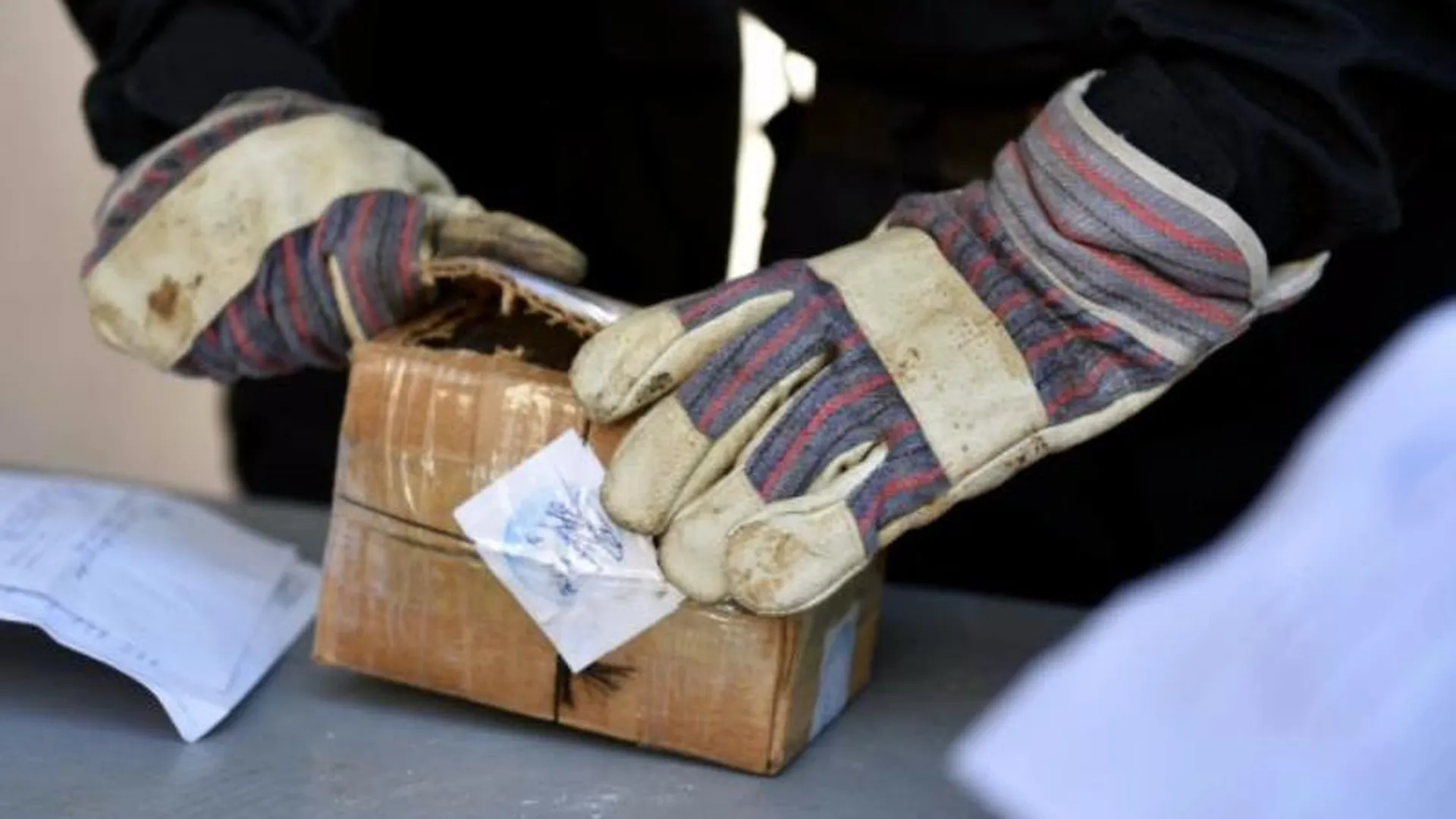 Гаишники нашли 700 граммов наркотика при обыске автолюбителя в Москве