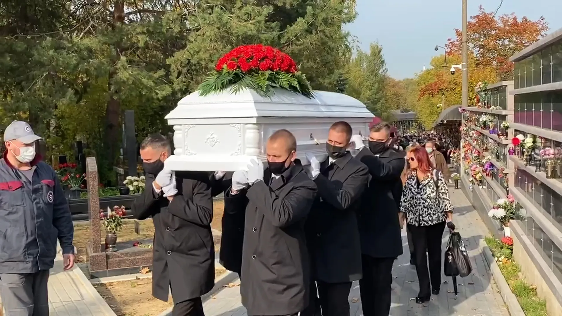 Тесака похоронили на Кунцевском кладбище Москвы. Видео