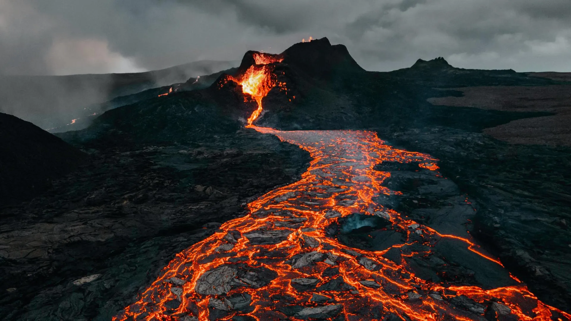 Извержение вулкана на юге Исландии стало крупнейшим с прошлого века