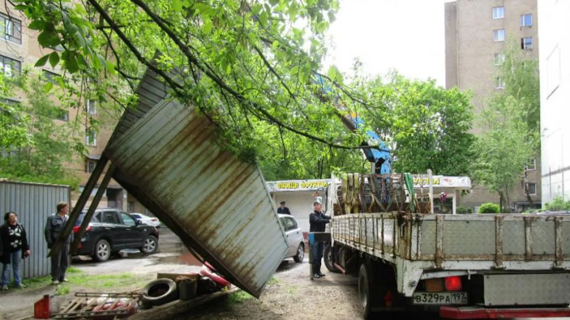 Тридцать незаконных гаражей демонтировали в Балашихе