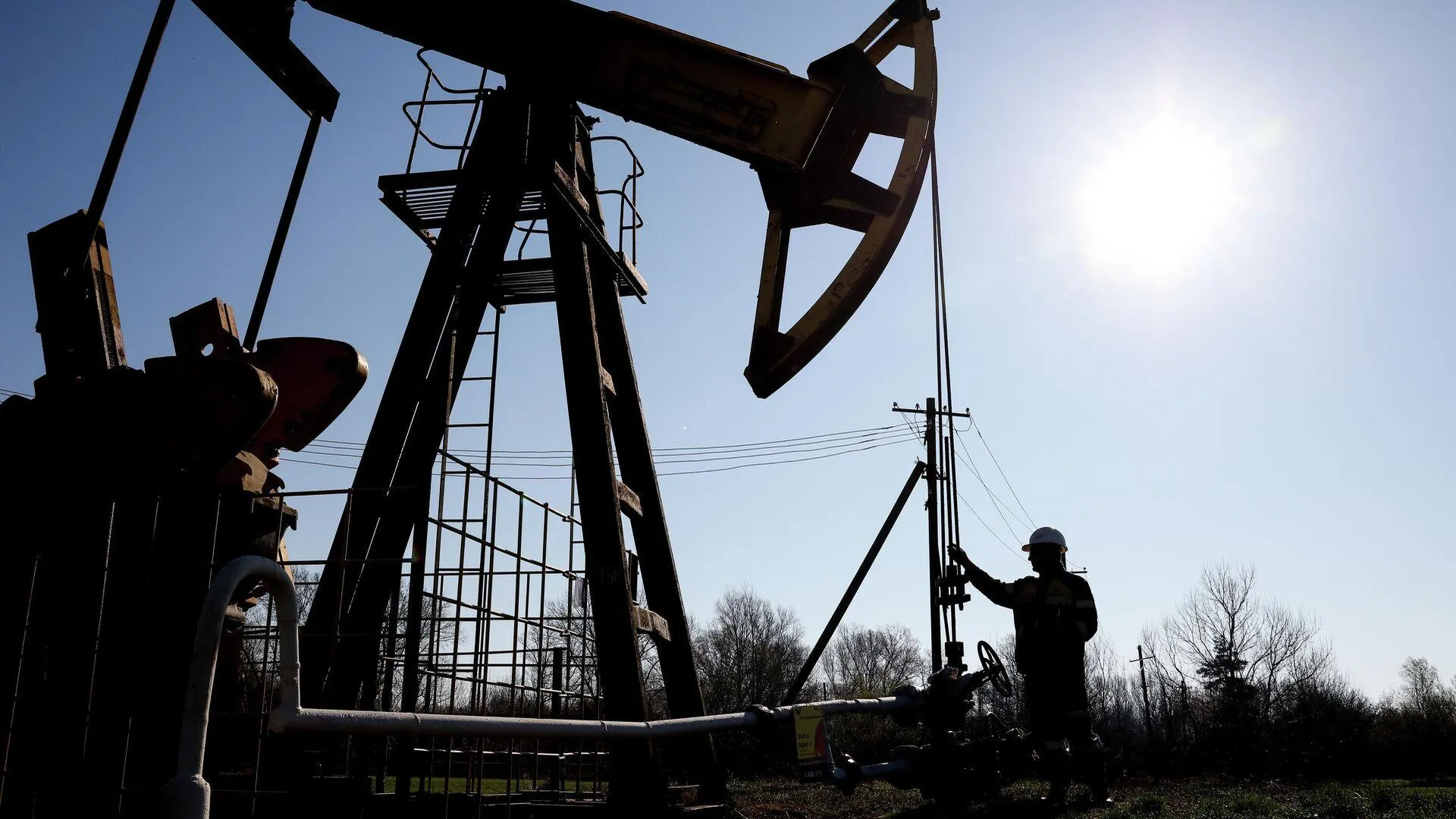 Потолок на нефтяные цены сочли неэффективным. Снизить доходы России не вышло