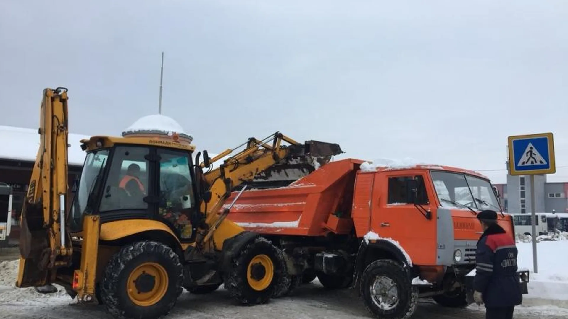 Более 120 машин для уборки снега дополнительно направили в Балашиху