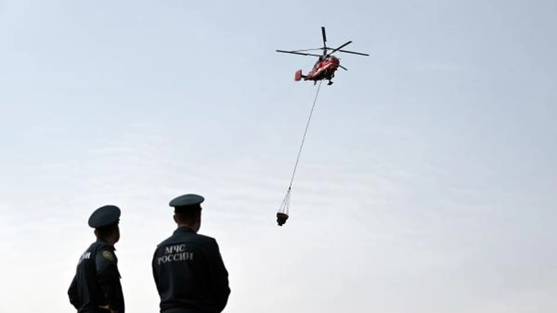 К тушению пожара на востоке Москвы привлекли вертолеты МАЦ