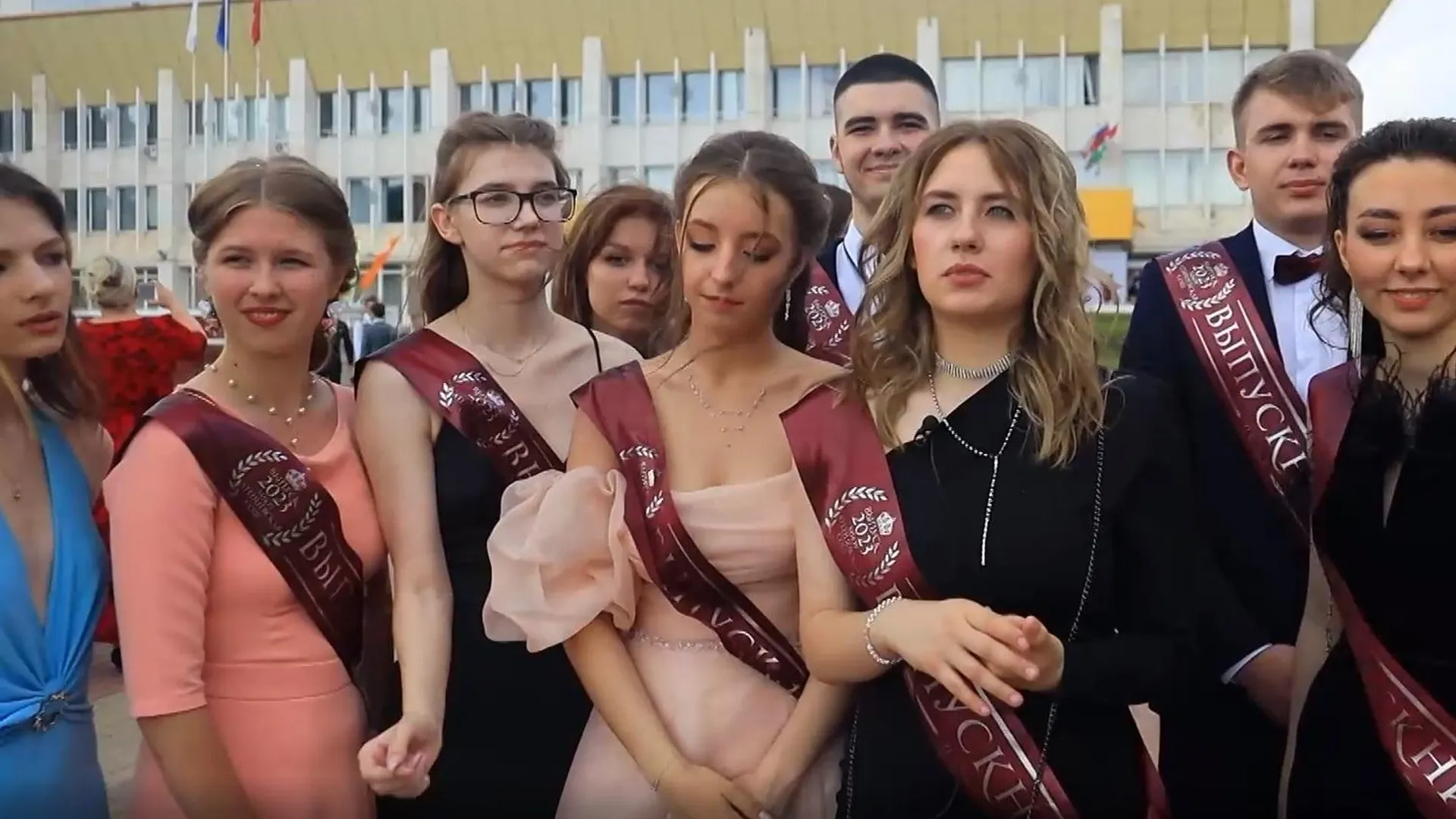 Танцевальный батл выпускников прошел на Молодежной площади в Наро-Фоминске