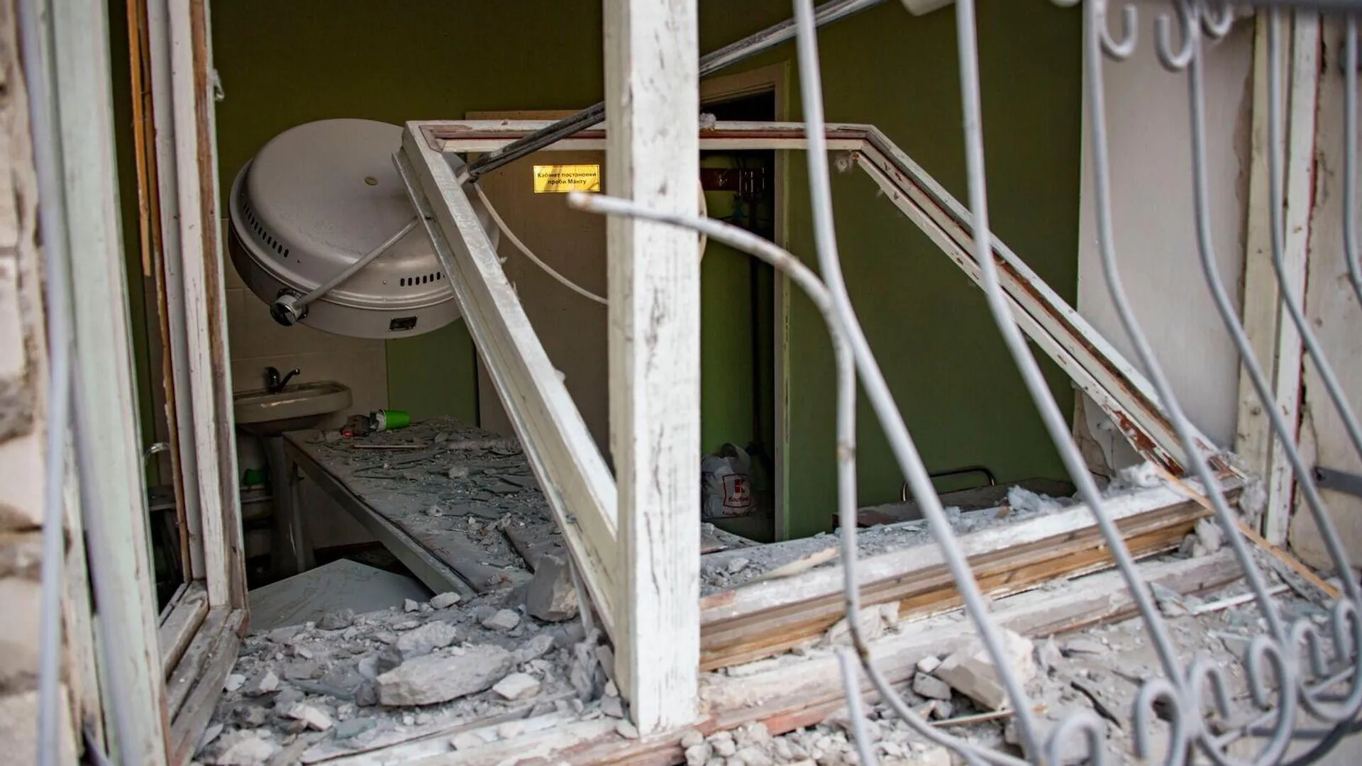 ВСУ обстреляли храм поселка Александровка под Донецком во время службы