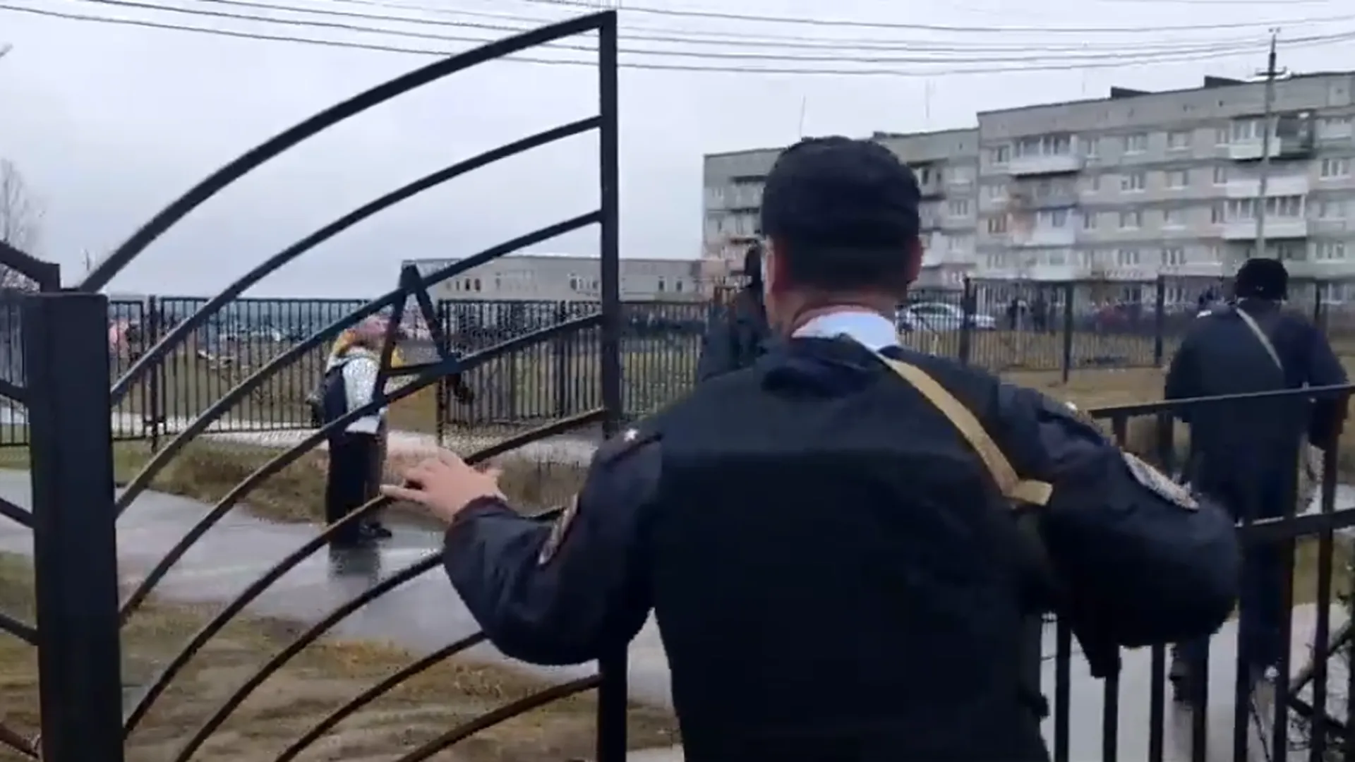 Шестиклассник устроил стрельбу в школе под Пермью. Главное — на видео