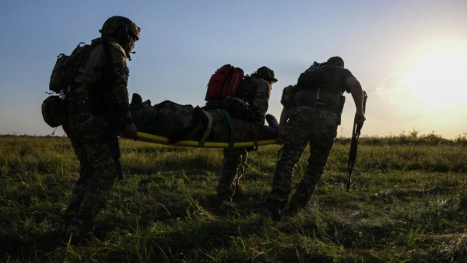 Российские бойцы раскрыли новые подробности спасения десантника «Бабки», которому помог ВСУшник