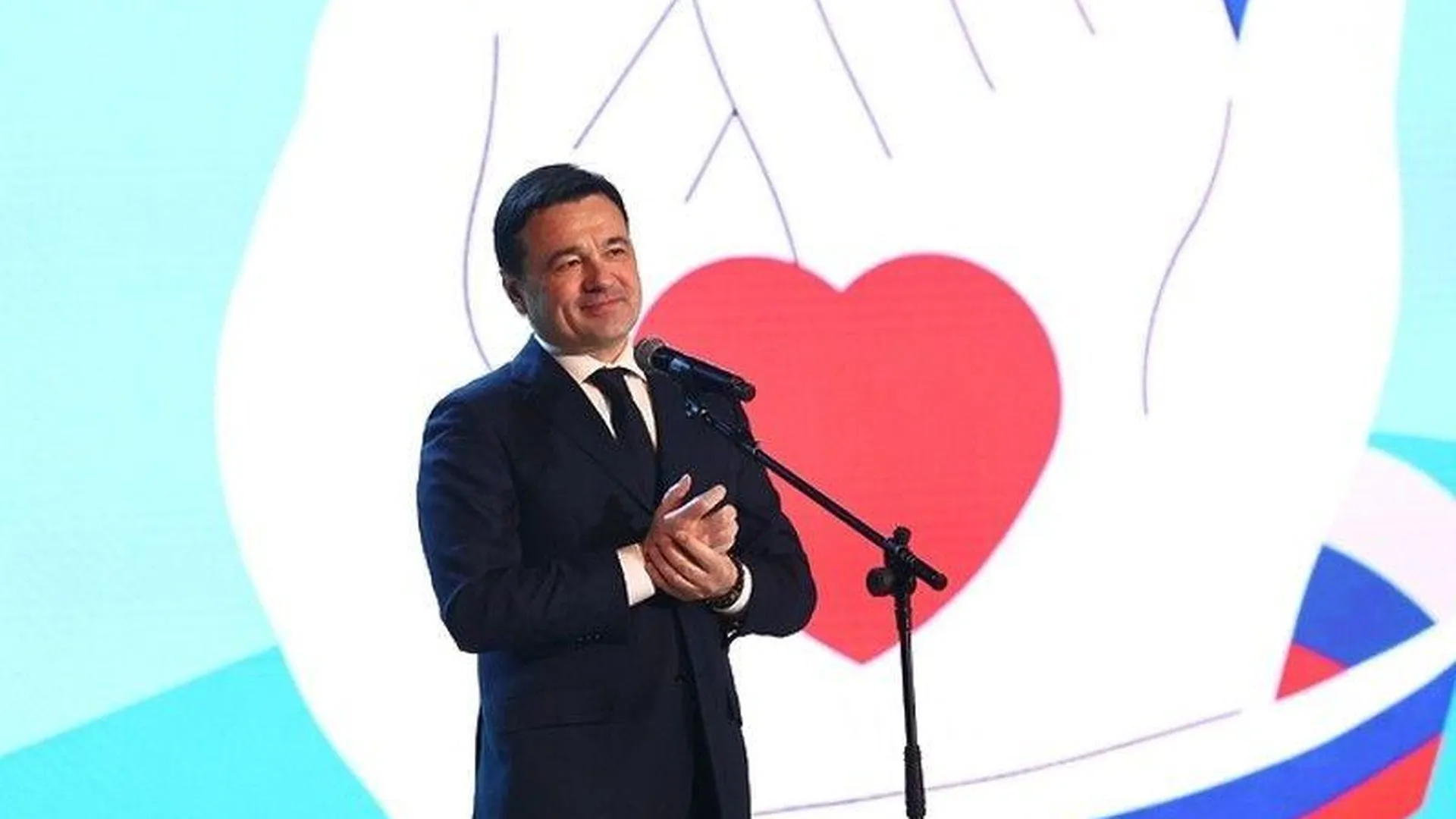 Губернатор наградил вдову «десантного батюшки» Михаила Васильева