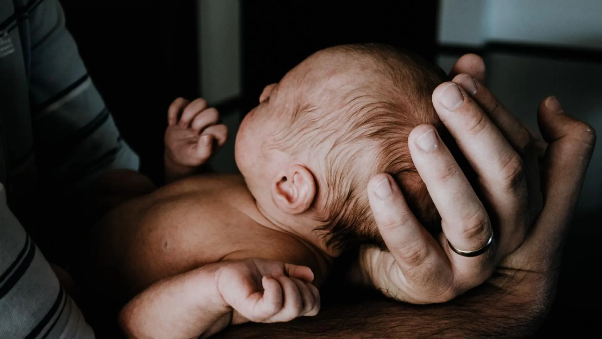 Более тысячи семей с низким доходом получили пособие на новорожденного в Подмосковье