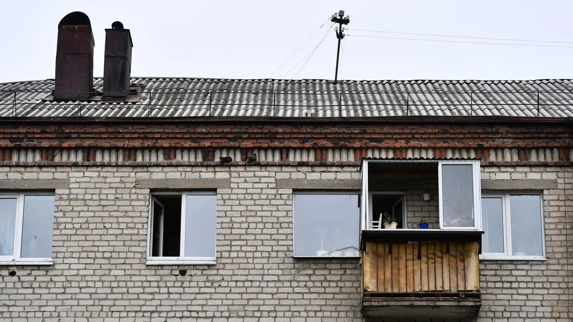 Сожительница найденного на балконе петербуржца ушла из квартиры накануне его пропажи