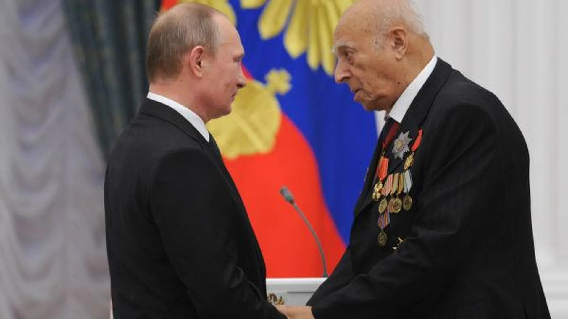 Президент РФ поздравил Владимира Этуша с 94-летием