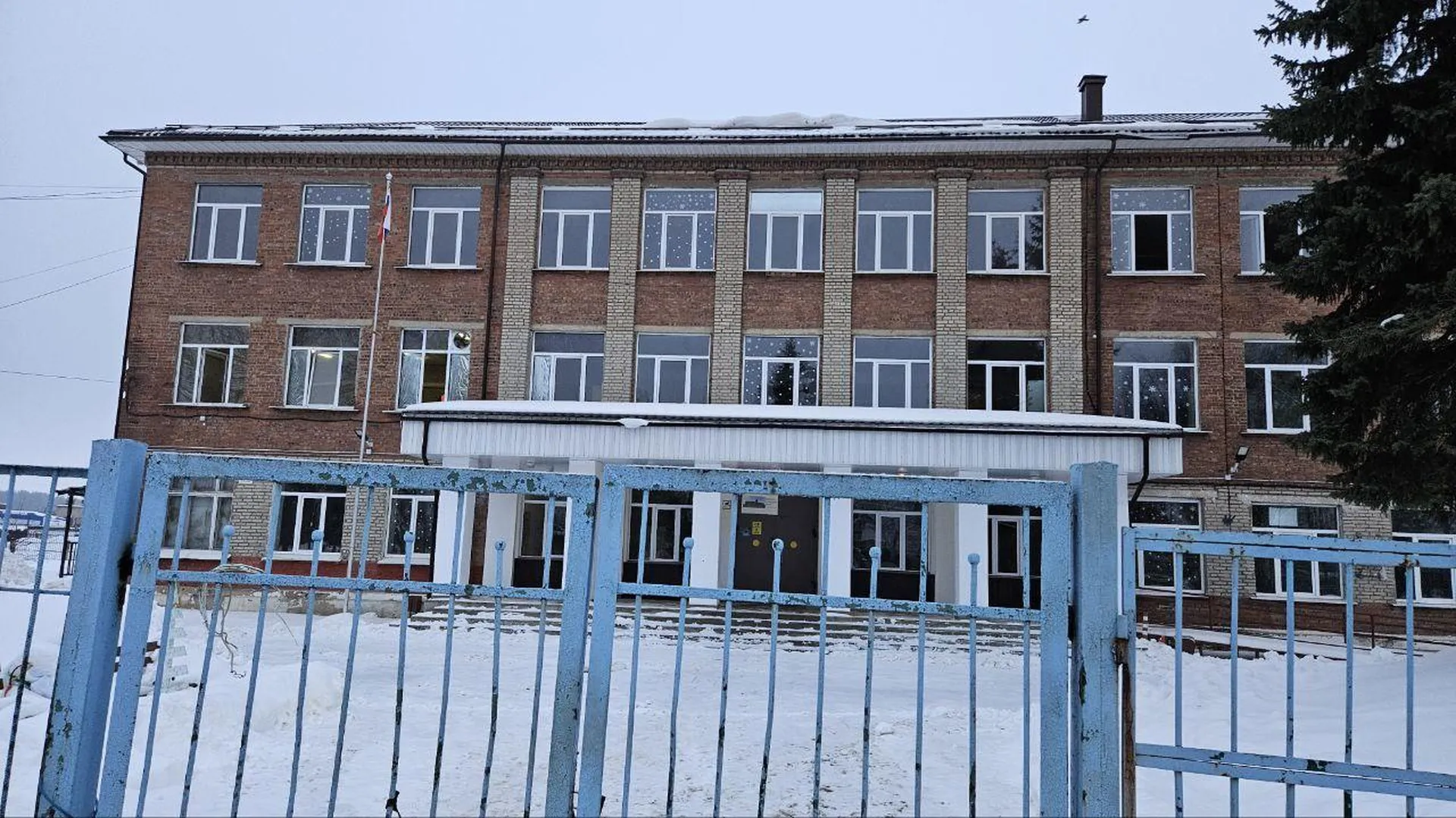 Строители приступили к капитальному ремонту школы в Павловском Посаде