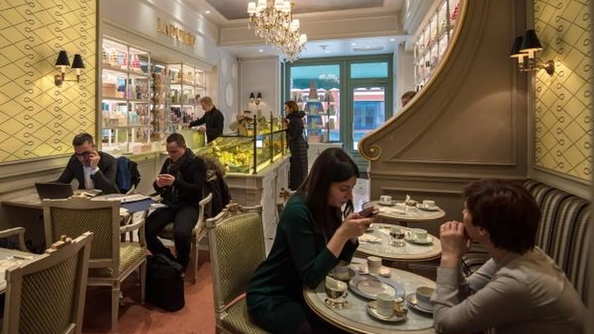 Средний постный чек в кафе и ресторанах Подмосковья составил 500 рублей