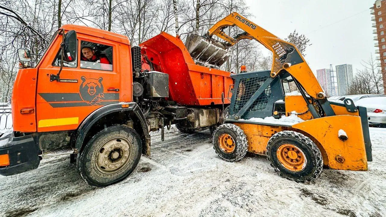 В Подмосковном Красногорске первый снегопад встретили в режиме повышенной готовности