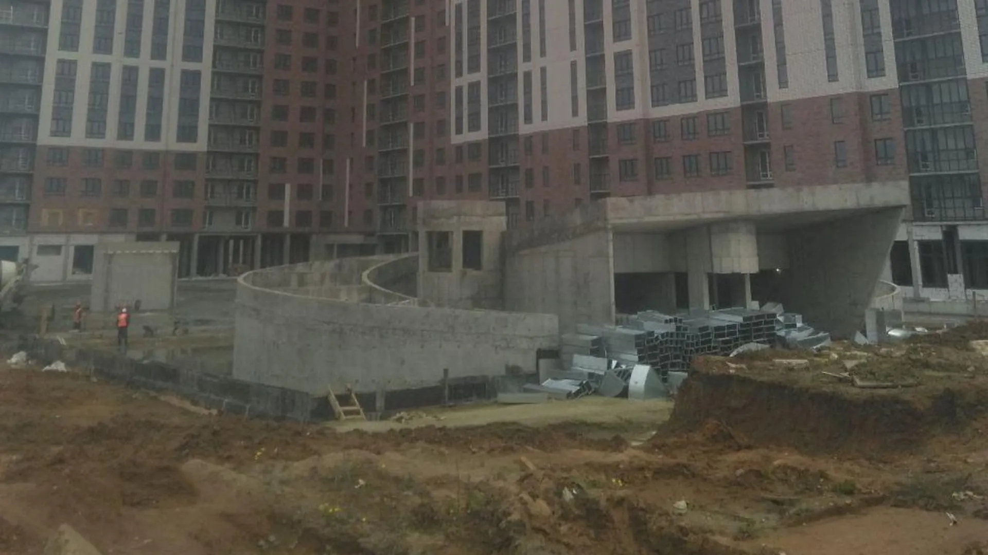 Ход строительства многоквартирного дома провели инспекторы Главгосстройнадзора в Ленинском округе