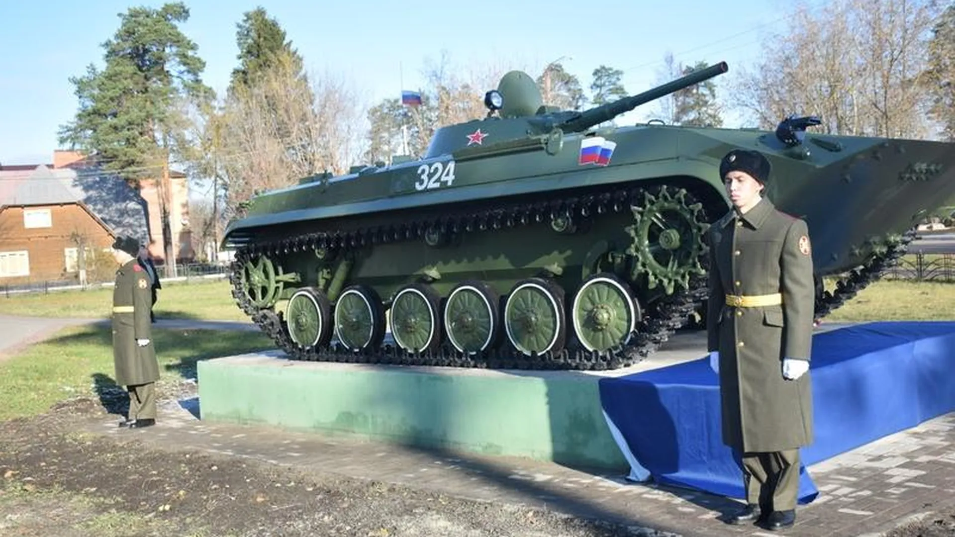 В Электрогорске открыли памятник боевой машине пехоты