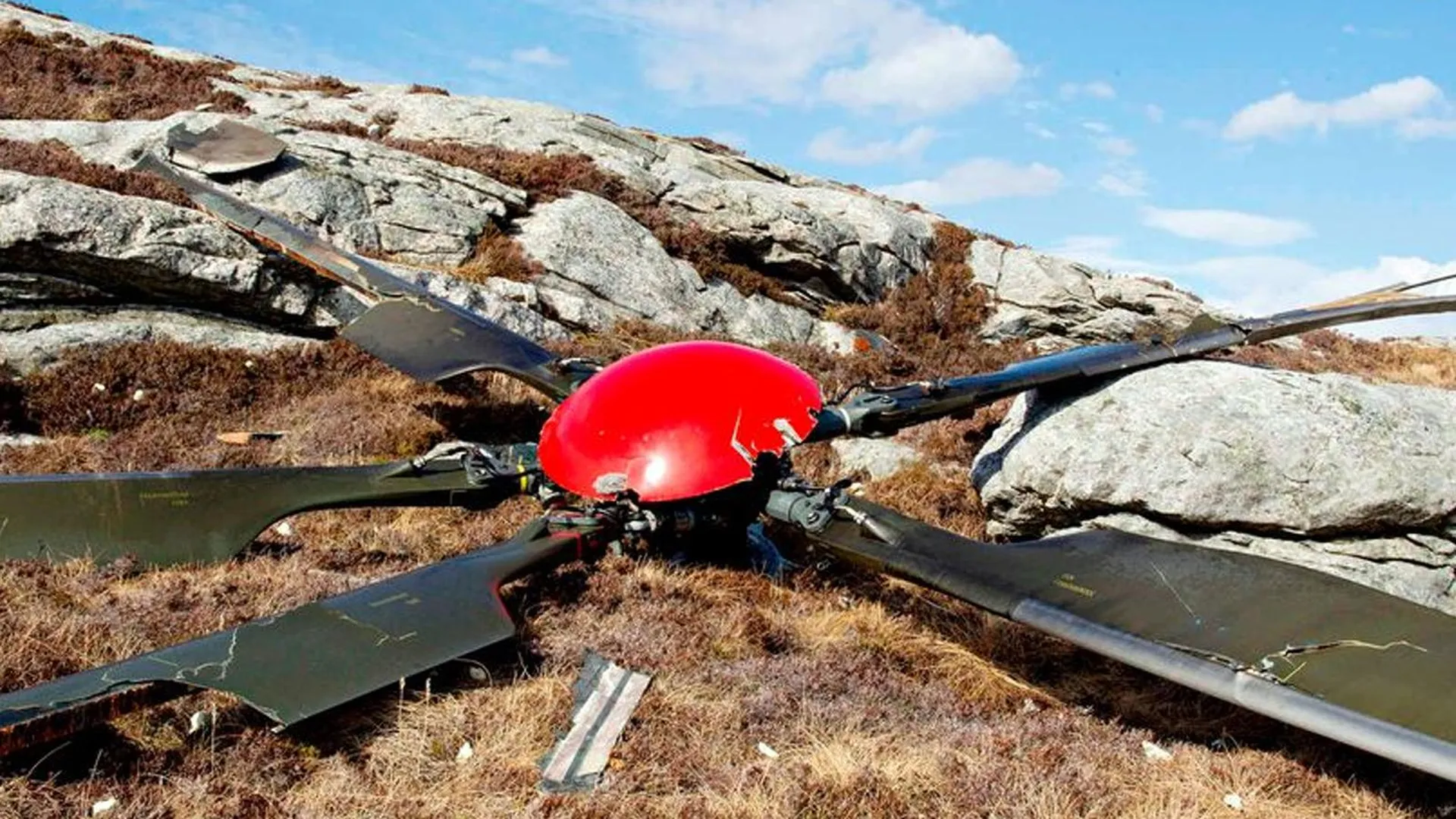 Лопасти вертолета Super Puma EC225LP, разбившегося в 2016 году в Норвегии
