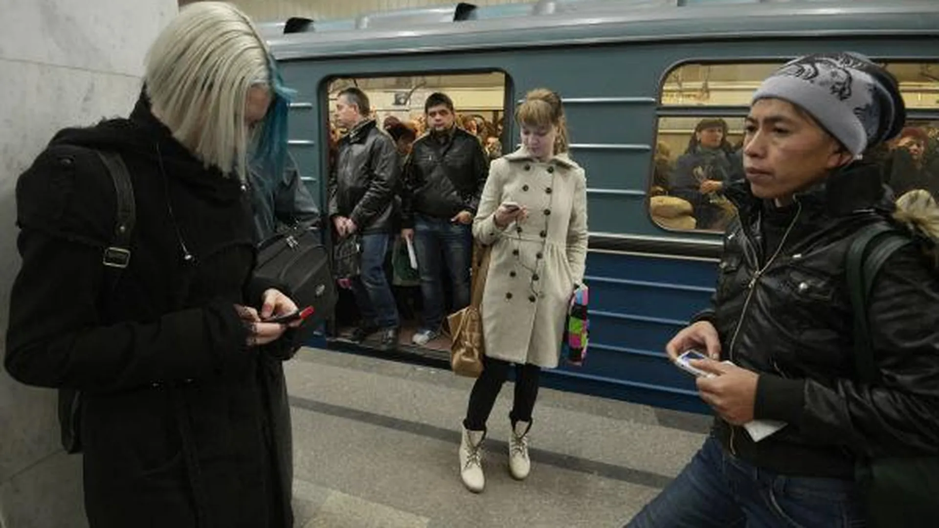 Мусульманина, который вытащил женщину из-под поезда в метро, наградят в пятницу в столице