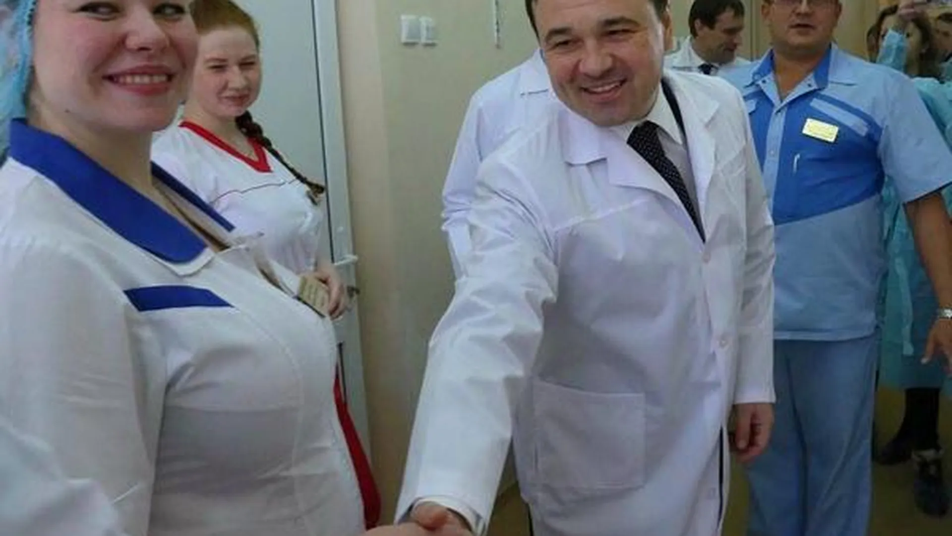 Воробьев: три тысячи медиков удалось привлечь в Подмосковье