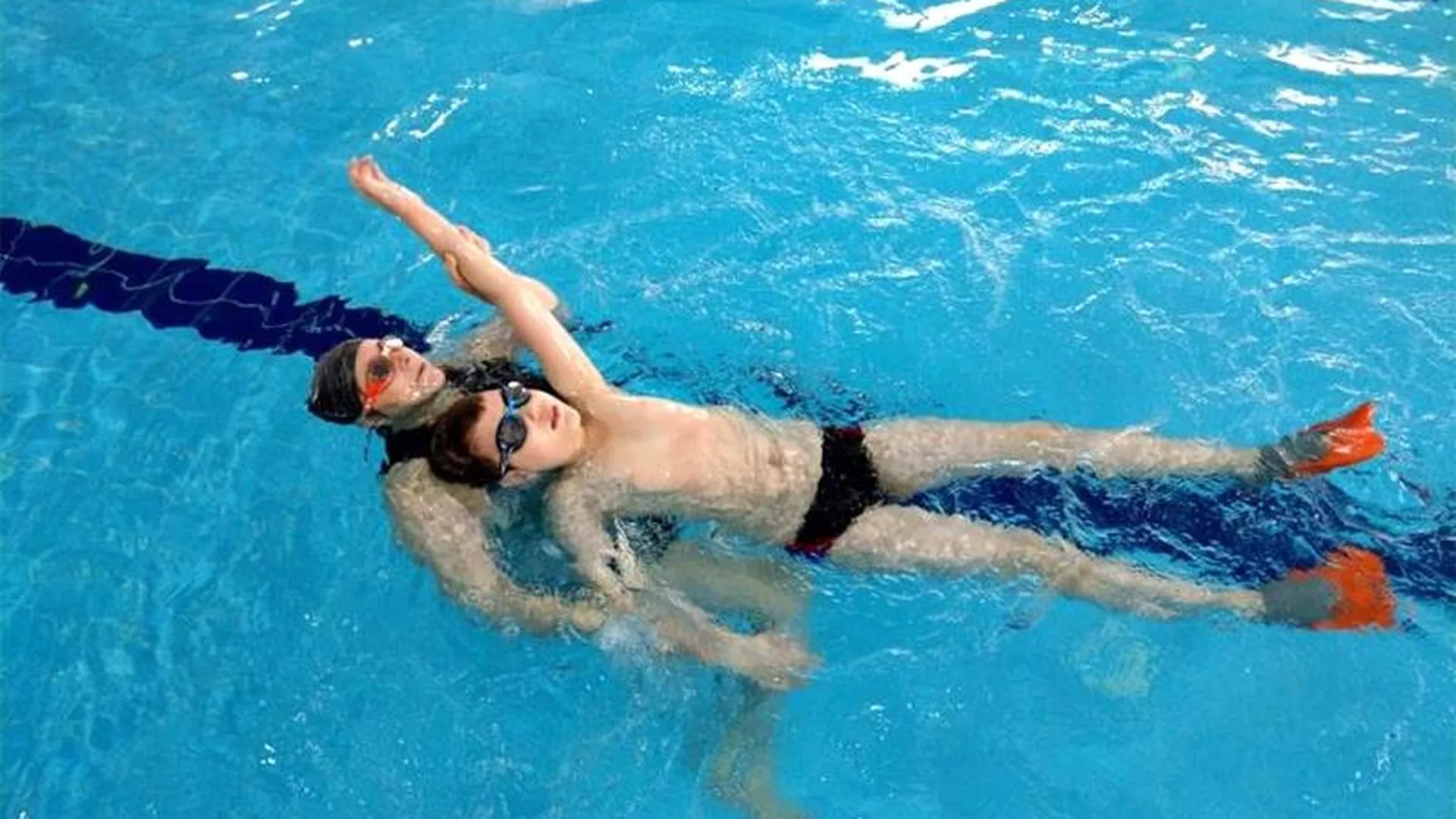 Как первый проект по инклюзивному плаванию в Московской области помогает детям-аутистам 