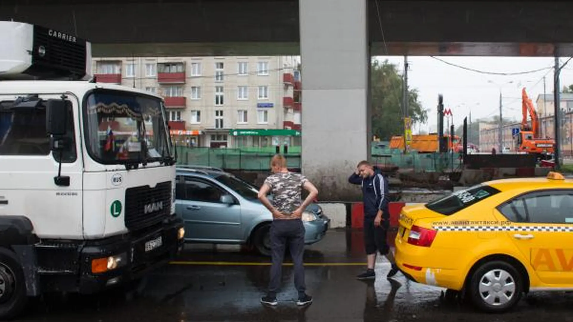 Ливни заставили москвичей вдвое чаще заказывать такси