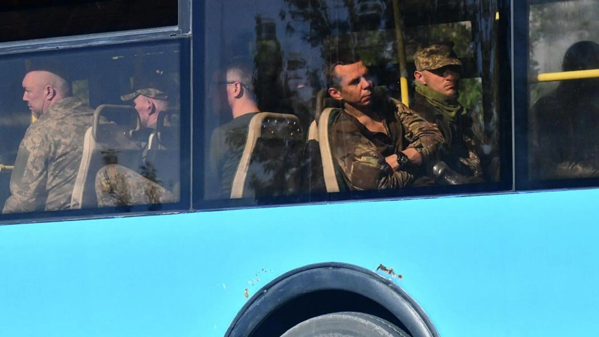 Появилась видеозапись со сдачей в плен боевиков ВСУ в Волчанске
