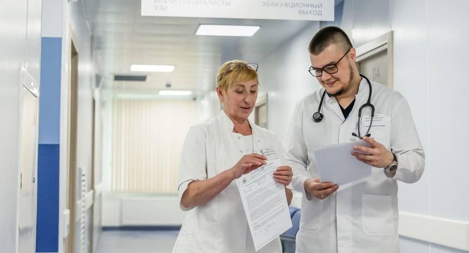 С начала года в Подмосковье почти 300 медиков получили работу по программе «Приведи друга»