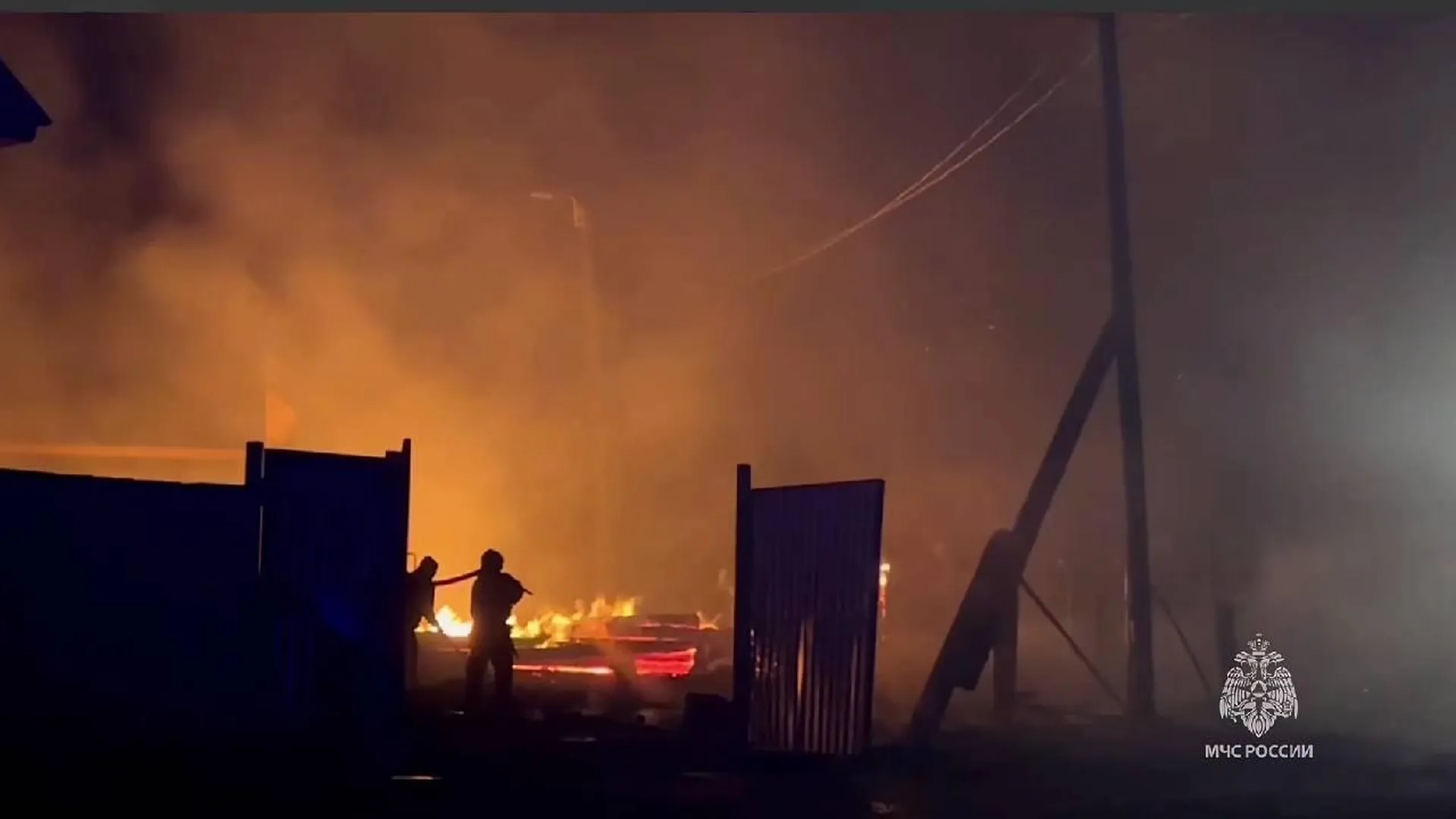 Обрыв высоковольтных проводов стал причиной пожара площадью около 10 тысяч квадратов в Бурятии