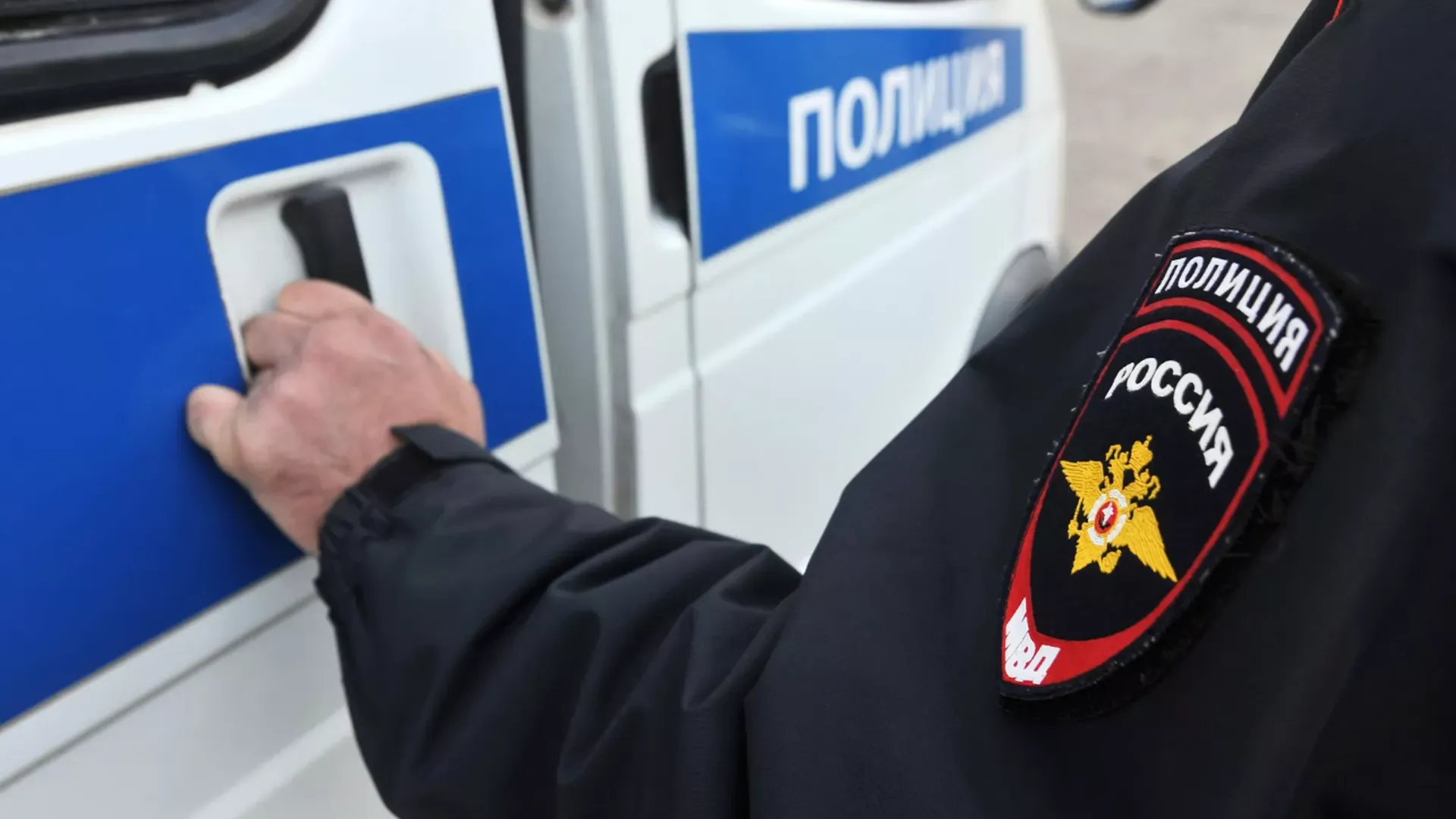 Юную чеченку пытались забрать из московского полицейского участка родственники