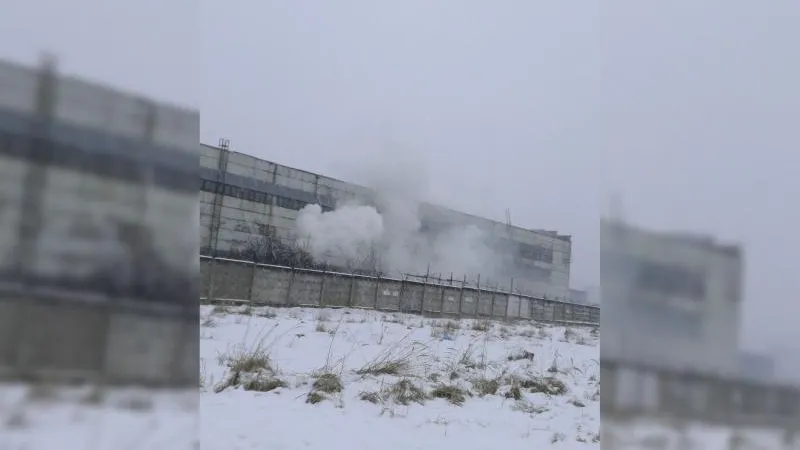 Едкий дым с плиточного завода в Дмитровском районе накрыл округу 