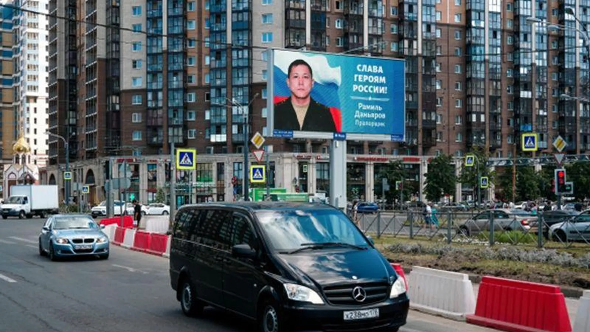 Нужно ли рекламировать героев СВО на билбордах  — мнение эксперта