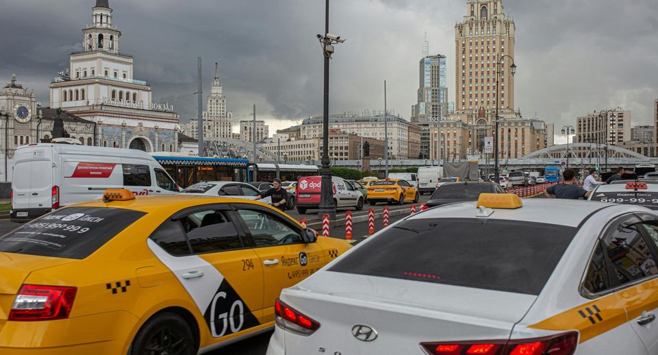 СК возбудил дело против таксиста, просившего клиентку в Москве показать грудь