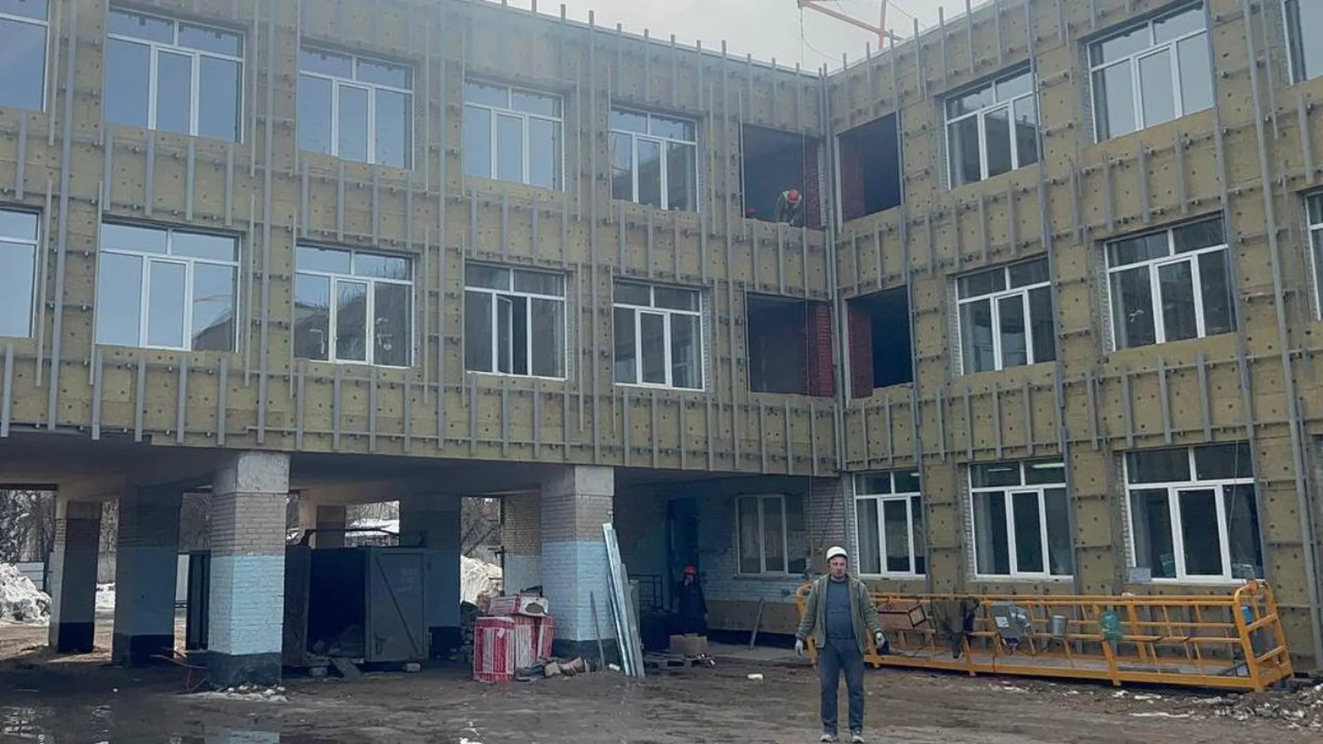 Демонтажные работы в здании одной из школ завершаются в подмосковном Щелково
