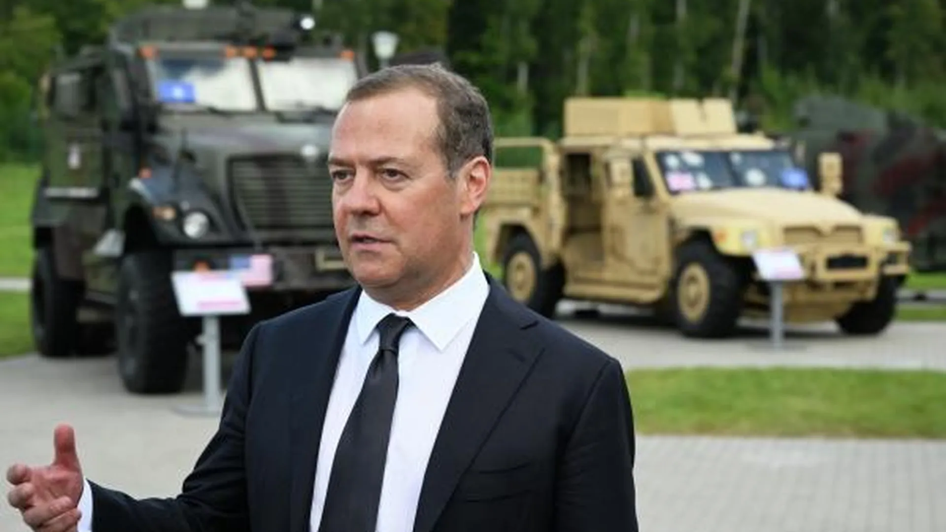 Запад вступил в военный конфликт с Россией — Медведев