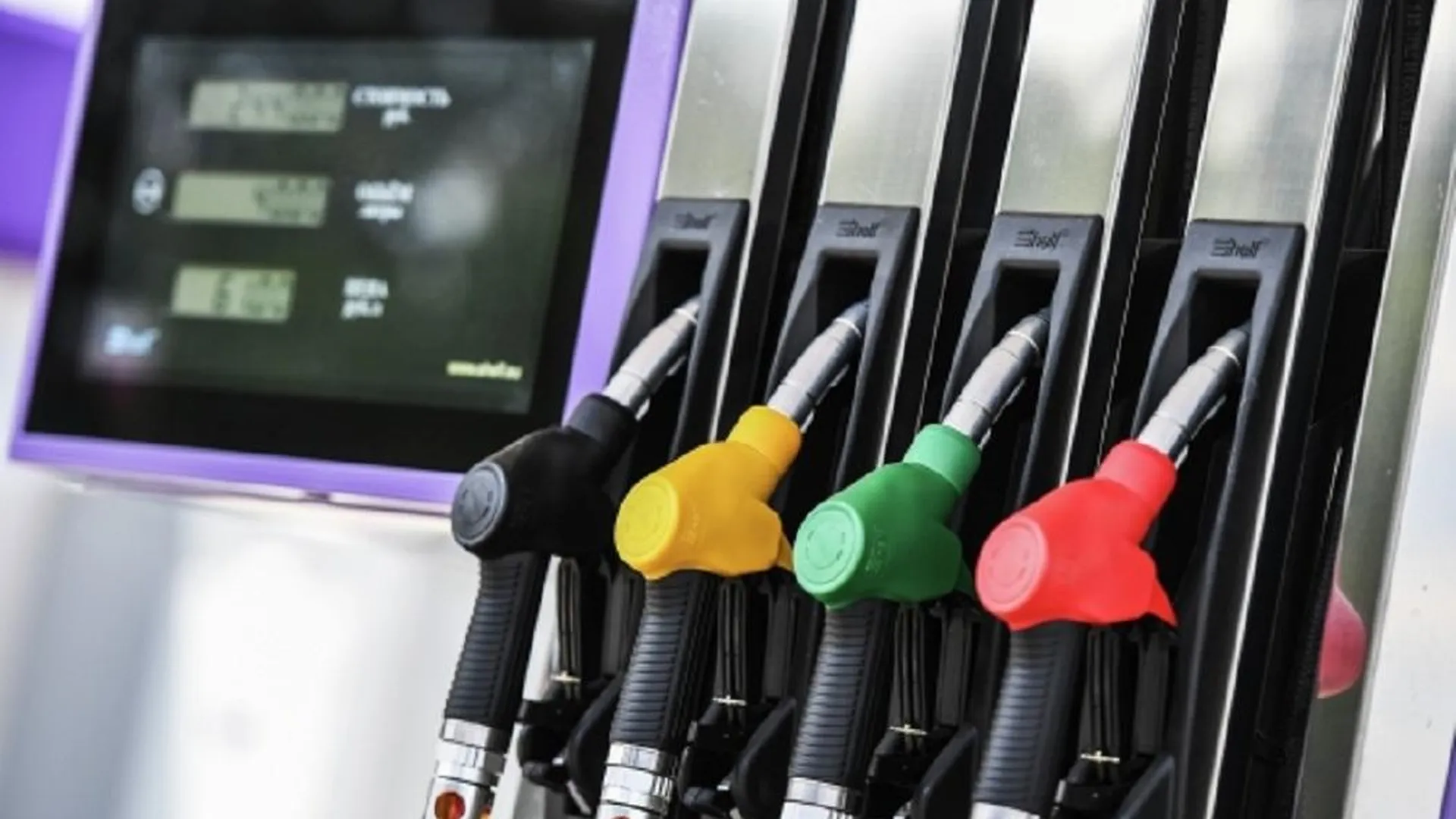 Из-за завышения цен на топливо ФАС возбудила дела на АЗС и нефтебазы