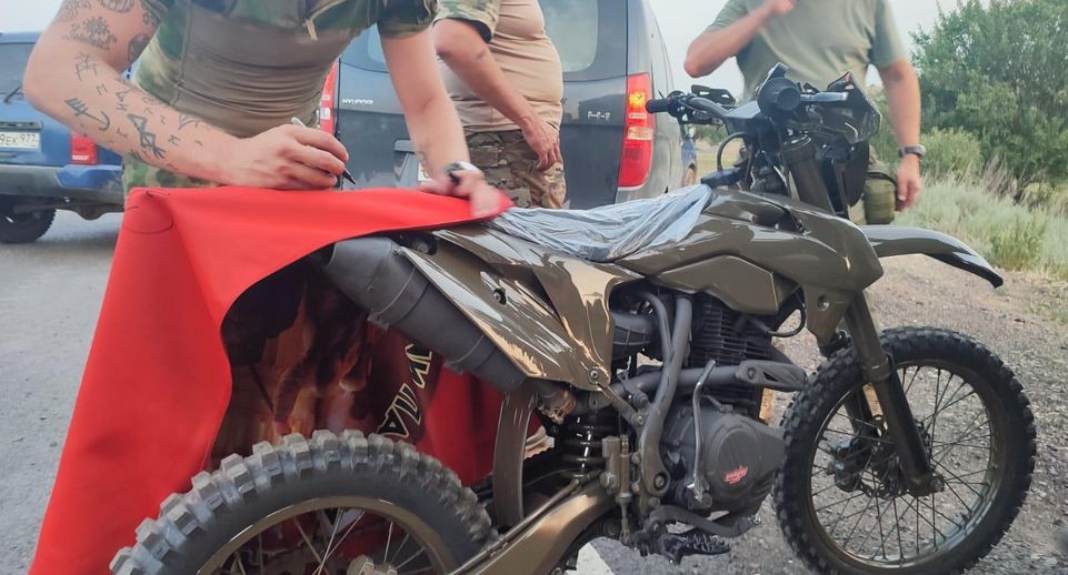 Автомобиль «Нива» и мотоцикл доставили в зону СВО из Солнечногорска