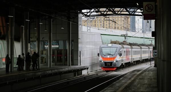 МЖД: в поезде на МЦД-4 сорвали стоп-кран на Москве-Курской и нарушили график