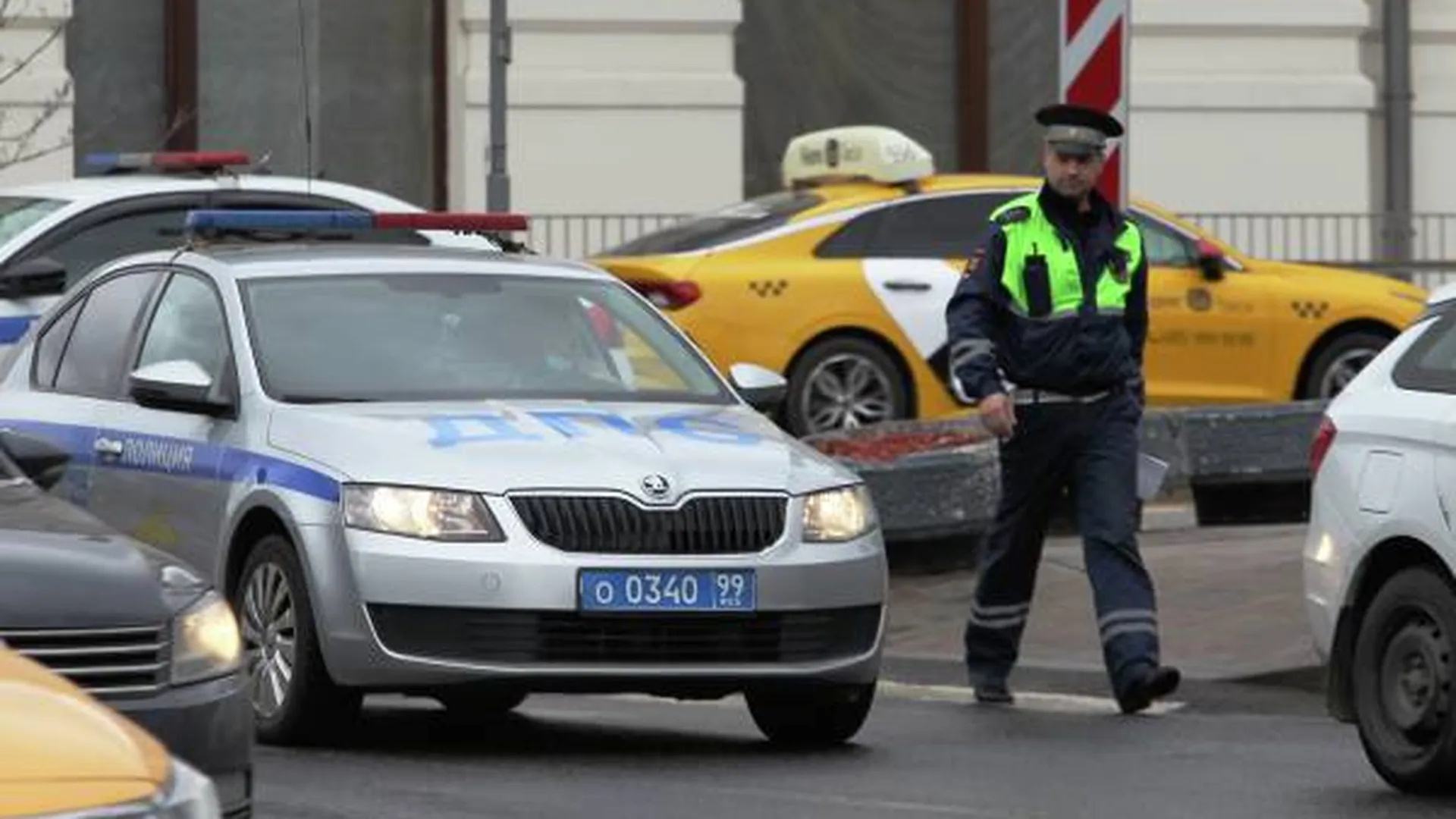 Два человека погибли в аварии на Зубовском бульваре в Москве