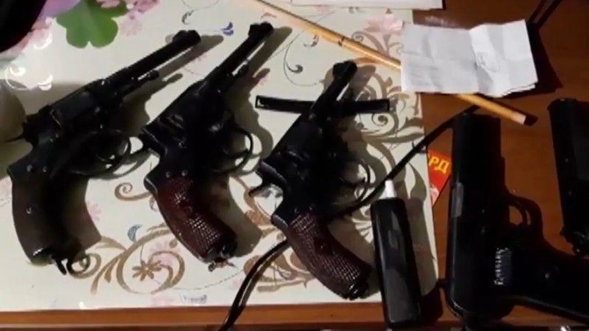 У жителя Электроуглей нашли пистолеты с патронами