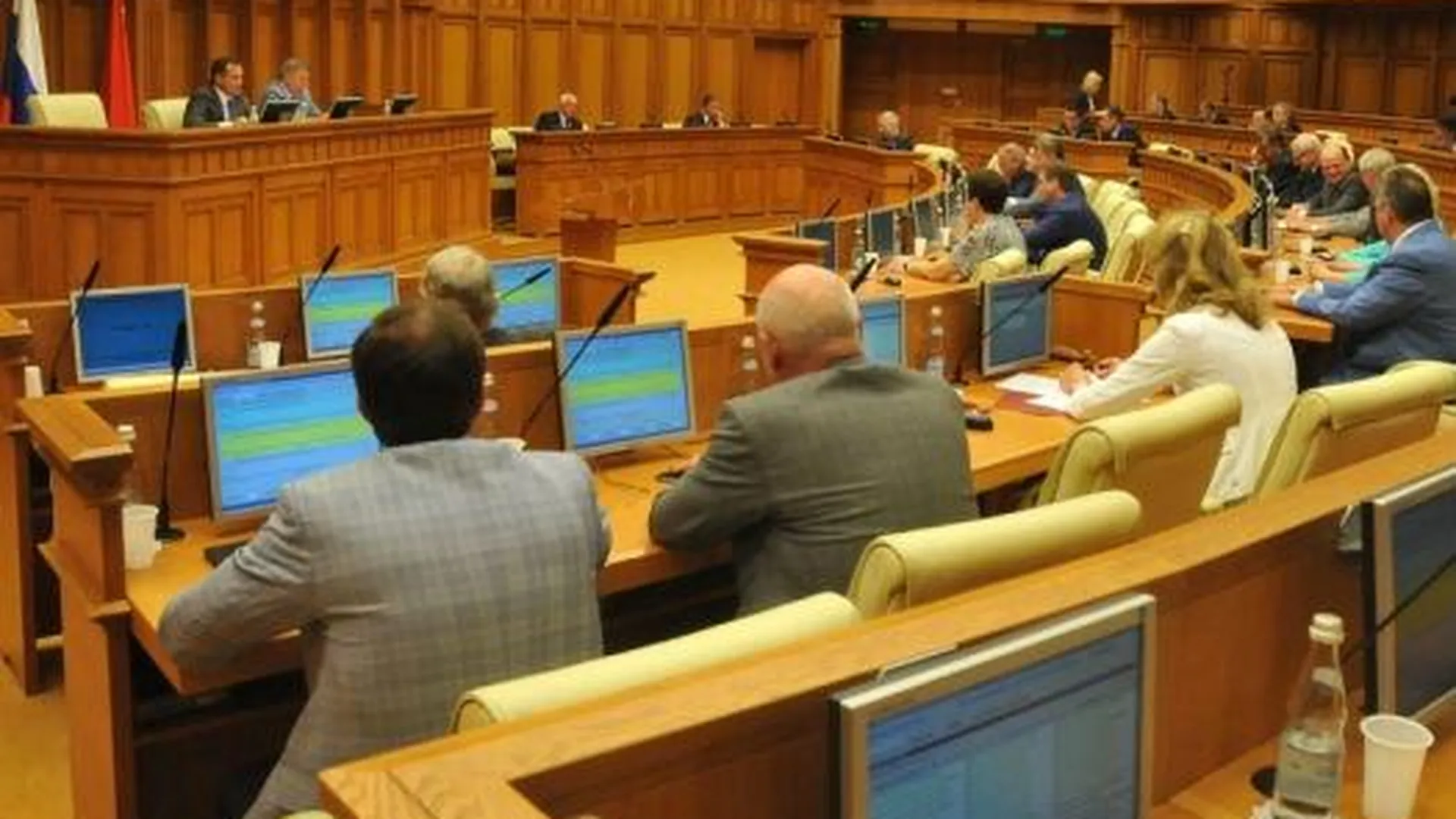 Только половина депутатов Мособлдумы нового созыва будет получать зарплату