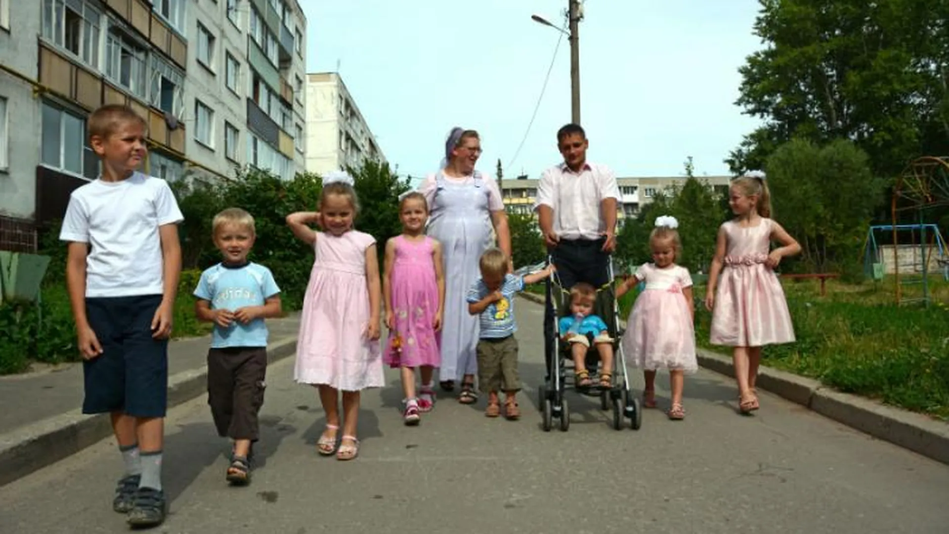 Субсидии в размере 121,5 млн рублей получат 15 подмосковных семей с 7 и более детьми 