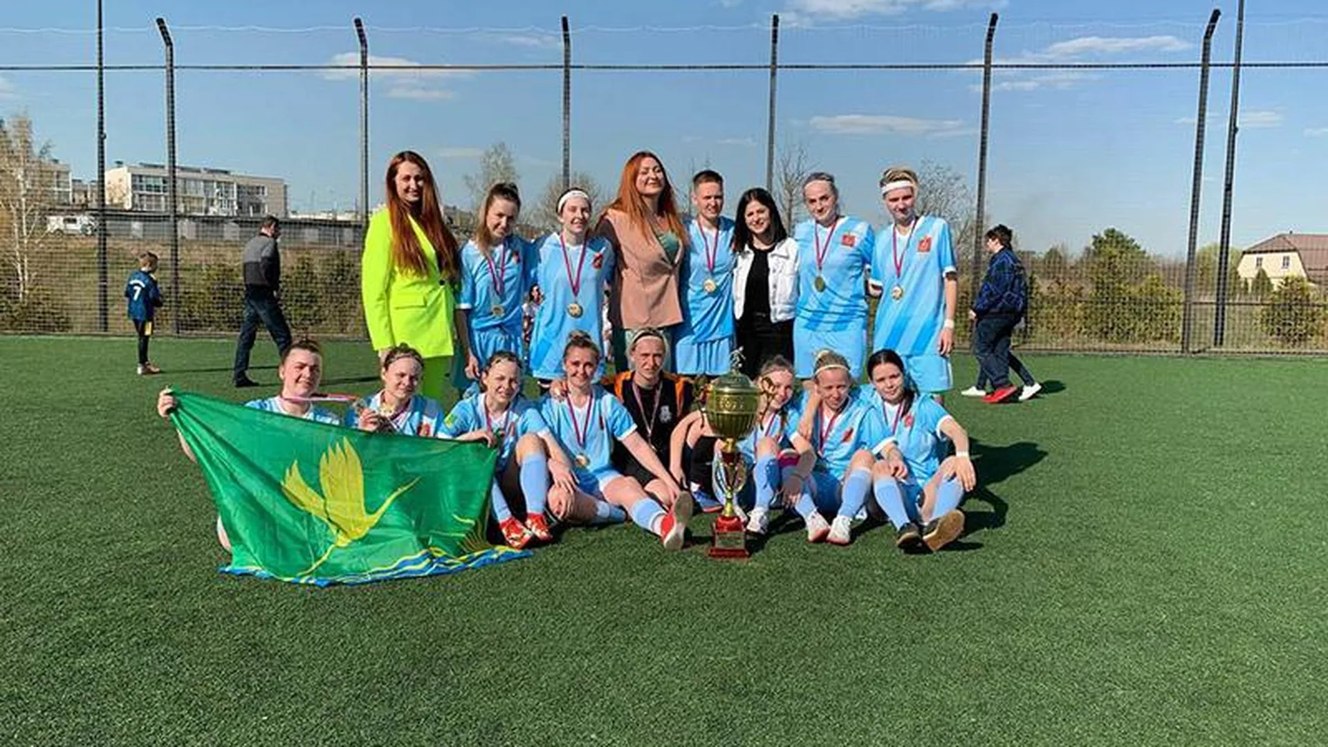 Спортсменки Шатуры взяли золото на турнире по женскому любительскому футболу